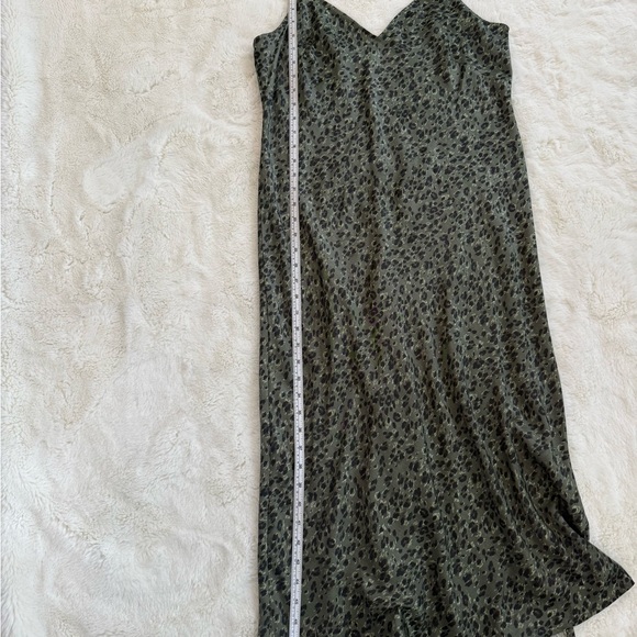 Time & Tru Dress Camo Green Animal Print Midi Slit Size Medium 8-10 - Picture 5 of 8